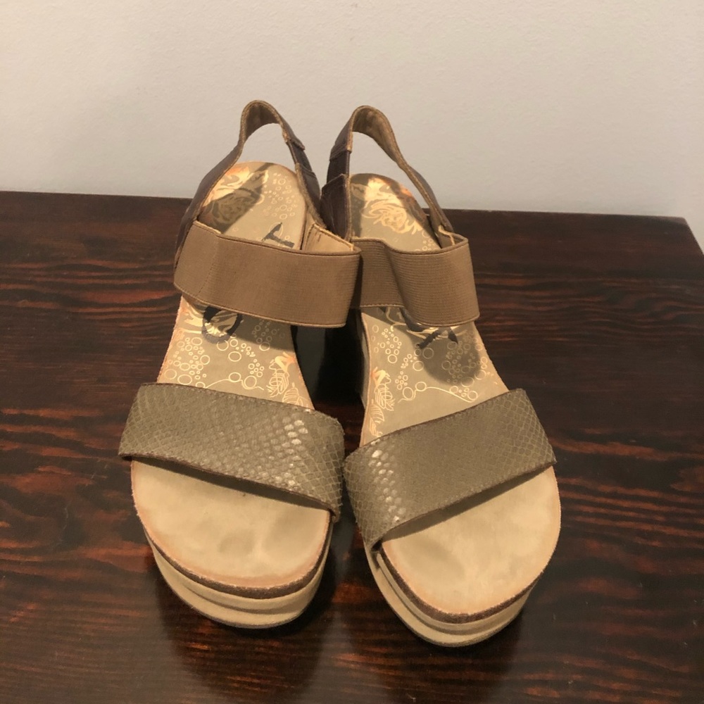 OTBT wedges Size:8
